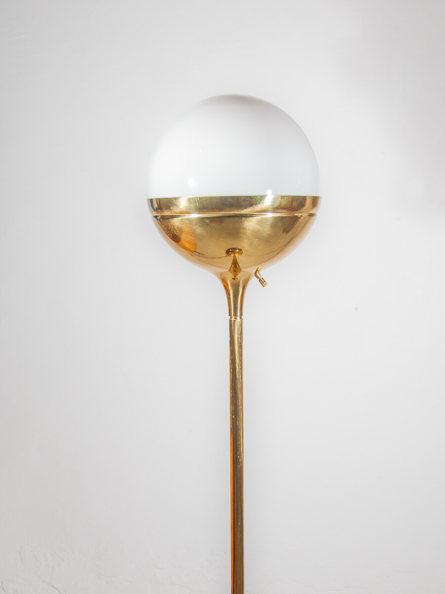 Brass Large Opal Globe Vereinigte Werkstätten Floor Lamp, 1970s Germany