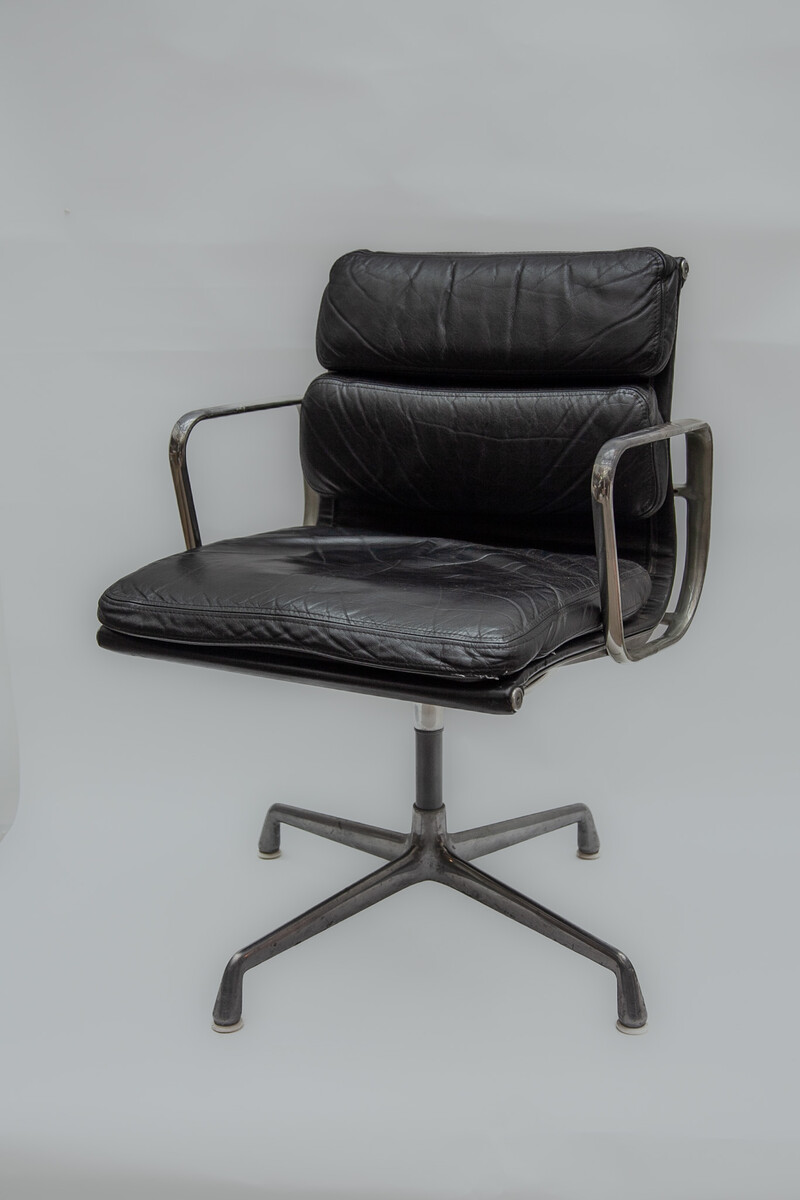 Office Black Leather Soft Pad Aluminium Group Desk Chair by Herman Miller 1960s