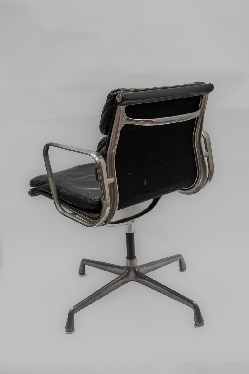 Office Black Leather Soft Pad Aluminium Group Desk Chair by Herman Miller 1960s