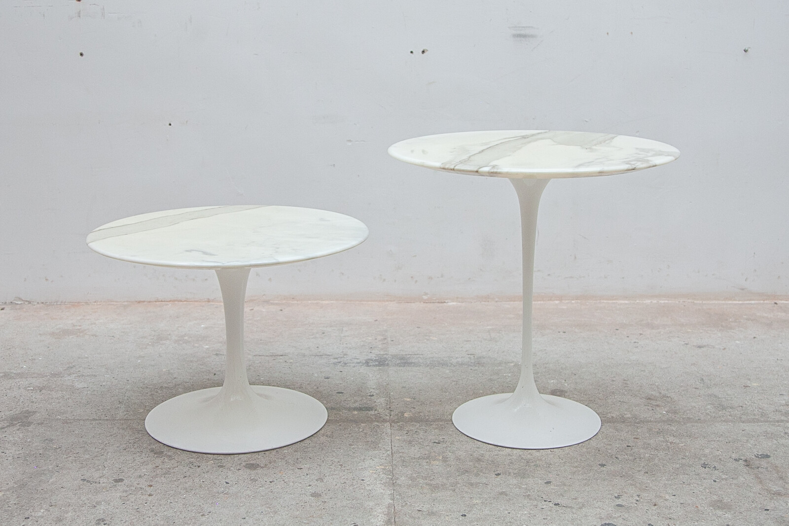 Set of Two Eero Saarinen Sofa Side Tables in White Marble for Knoll, Labeled