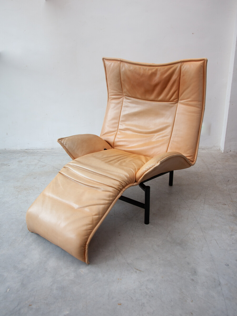 Vico Magistretti Camel leather lounge chair for Cassina model 