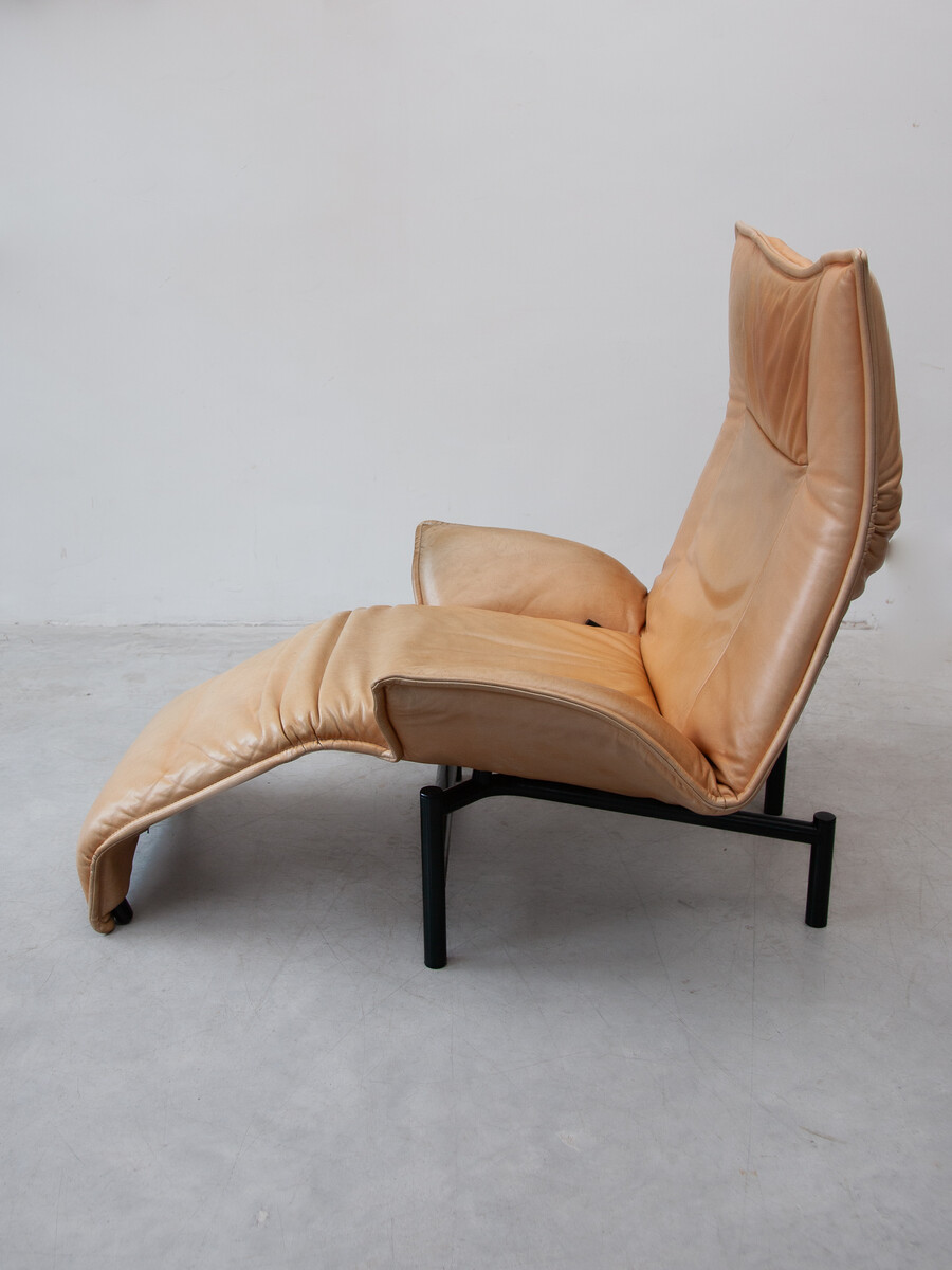 Vico Magistretti Camel leather lounge chair for Cassina model 